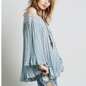 💙FREE PEOPLE OFF-THE-SHOULDER TOP💙